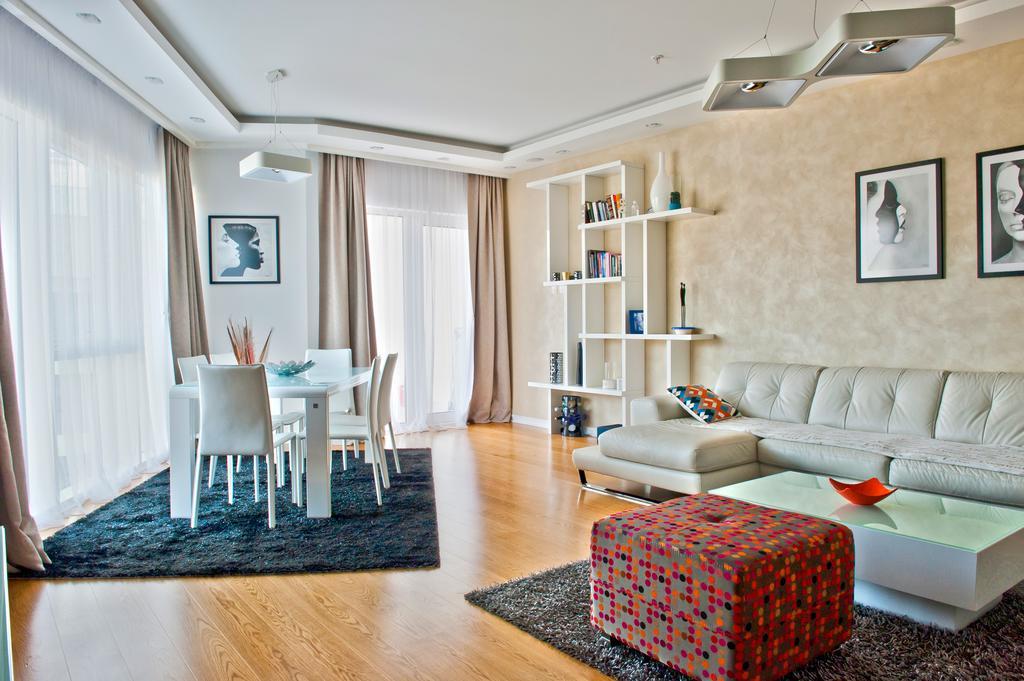 Delux And Urban Apartments Hotel Tre Canne Budva Exteriör bild