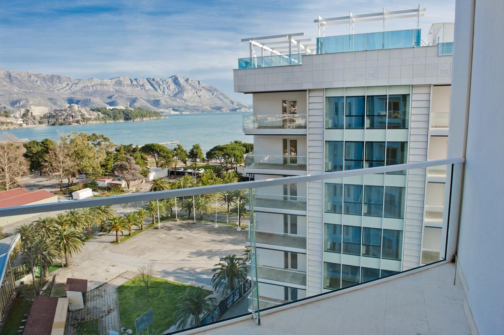 Delux And Urban Apartments Hotel Tre Canne Budva Exteriör bild