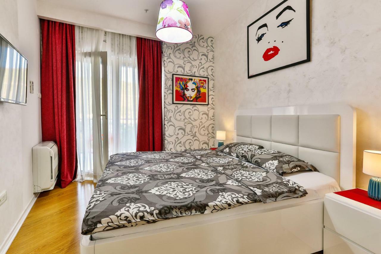 Delux And Urban Apartments Hotel Tre Canne Budva Exteriör bild